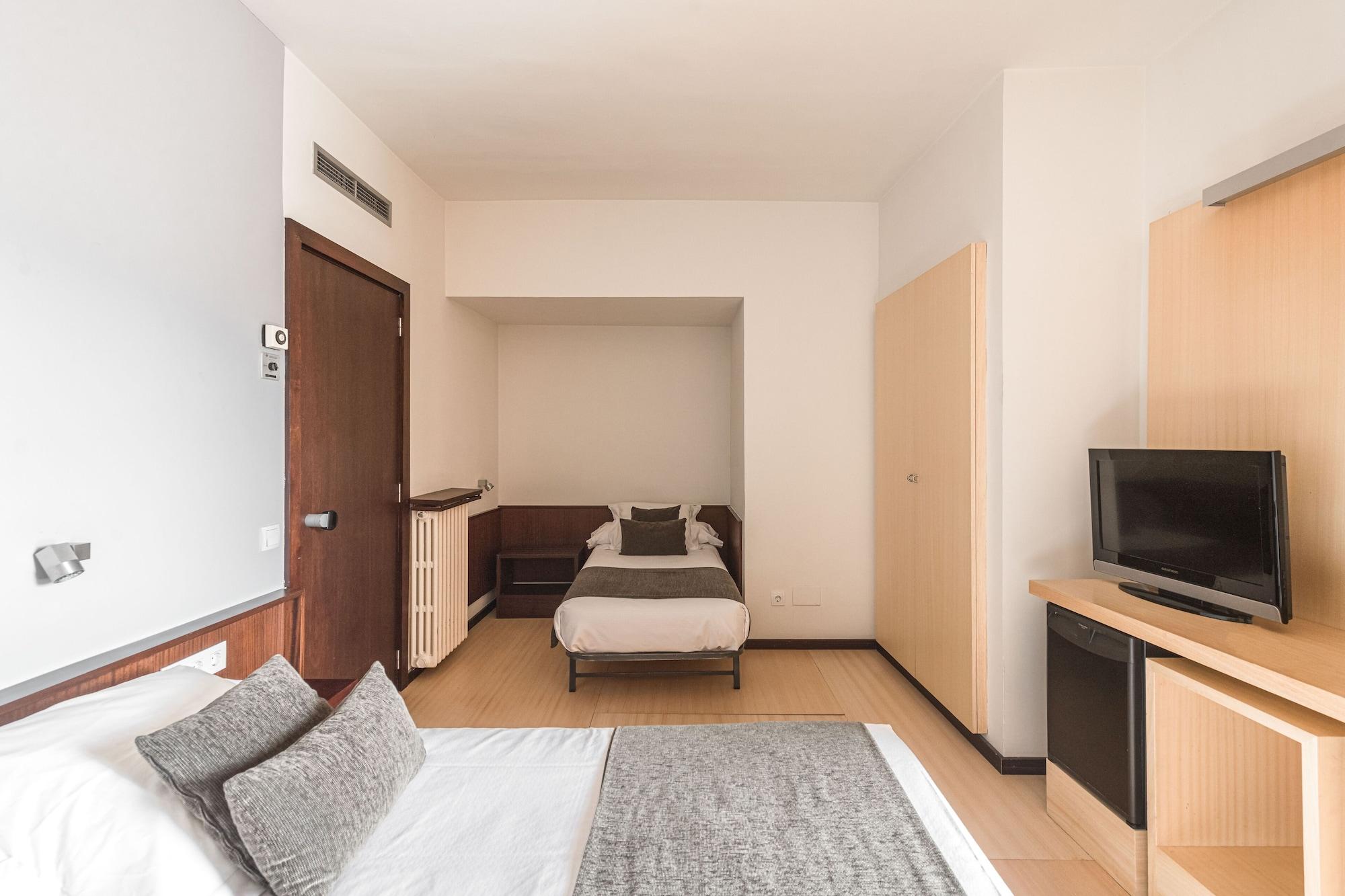 Hotel Emporda Φιγκέρες Εξωτερικό φωτογραφία