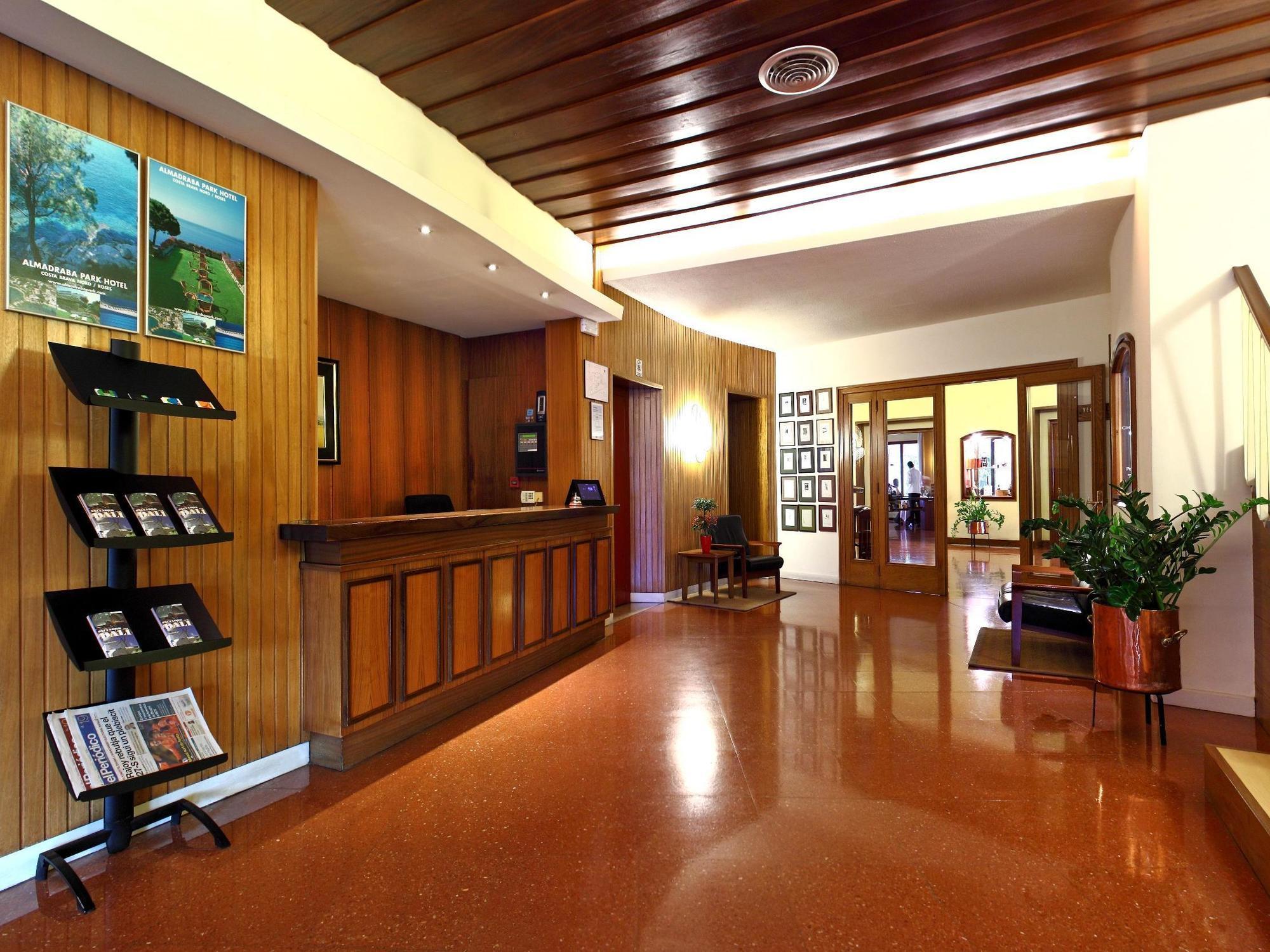 Hotel Emporda Φιγκέρες Εξωτερικό φωτογραφία
